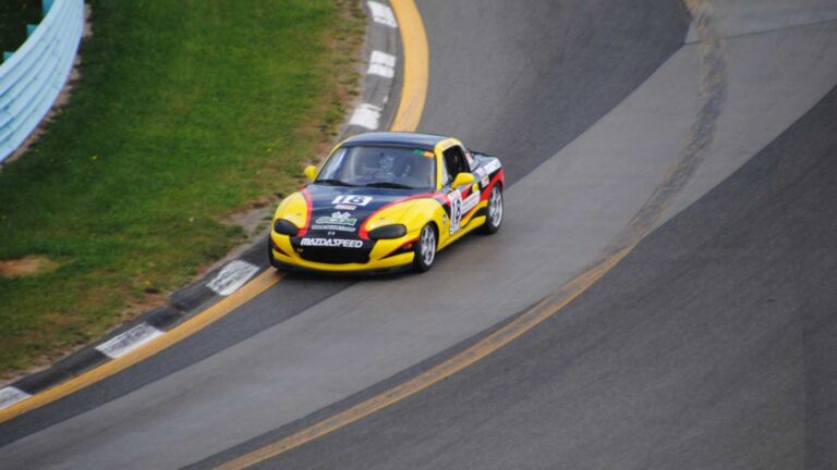 How to Master Cornering in Car Racing Games(1)